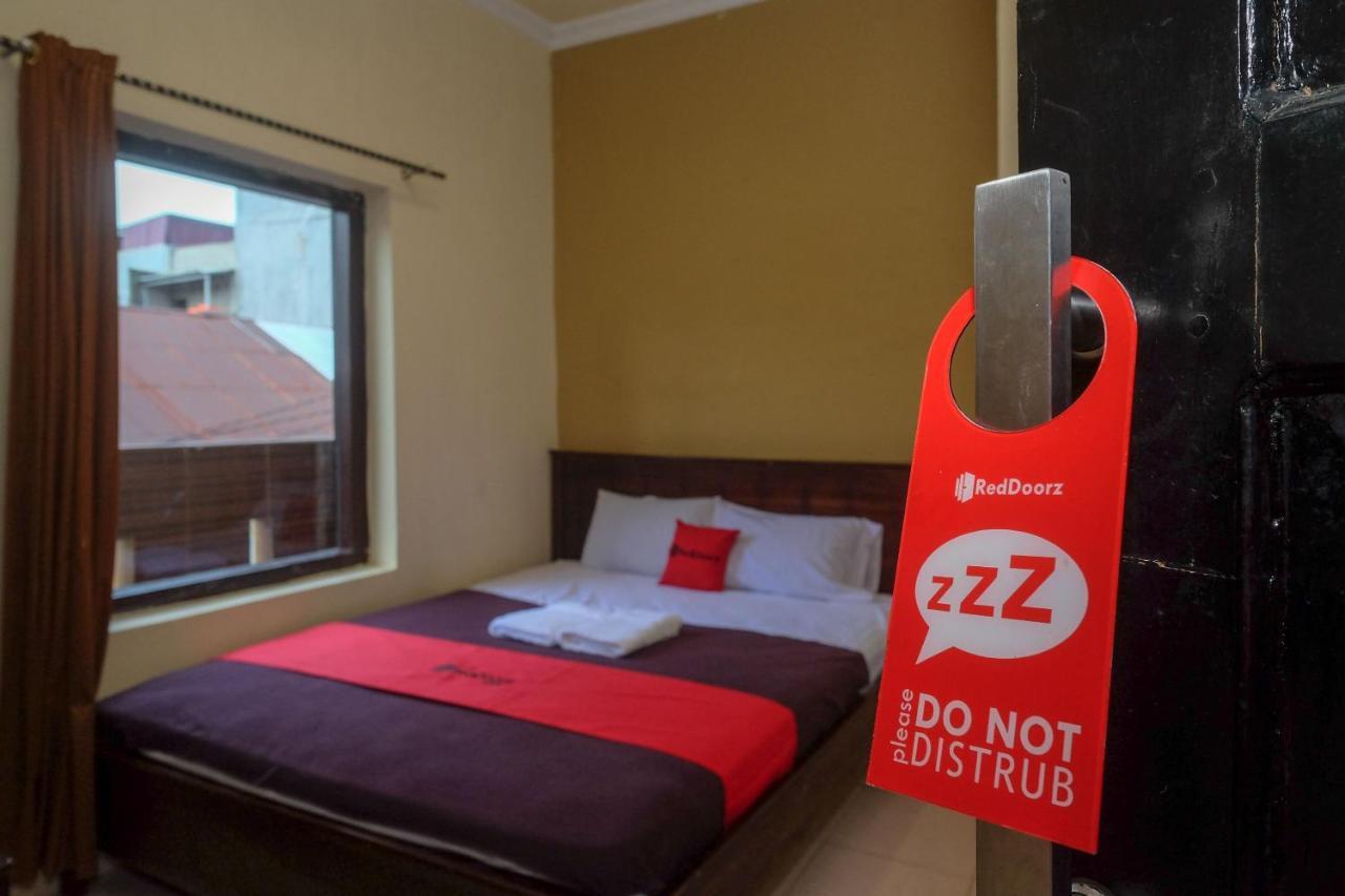 Reddoorz At Hotel Rich Parepare Near Pantai Mattirotasi Exterior photo