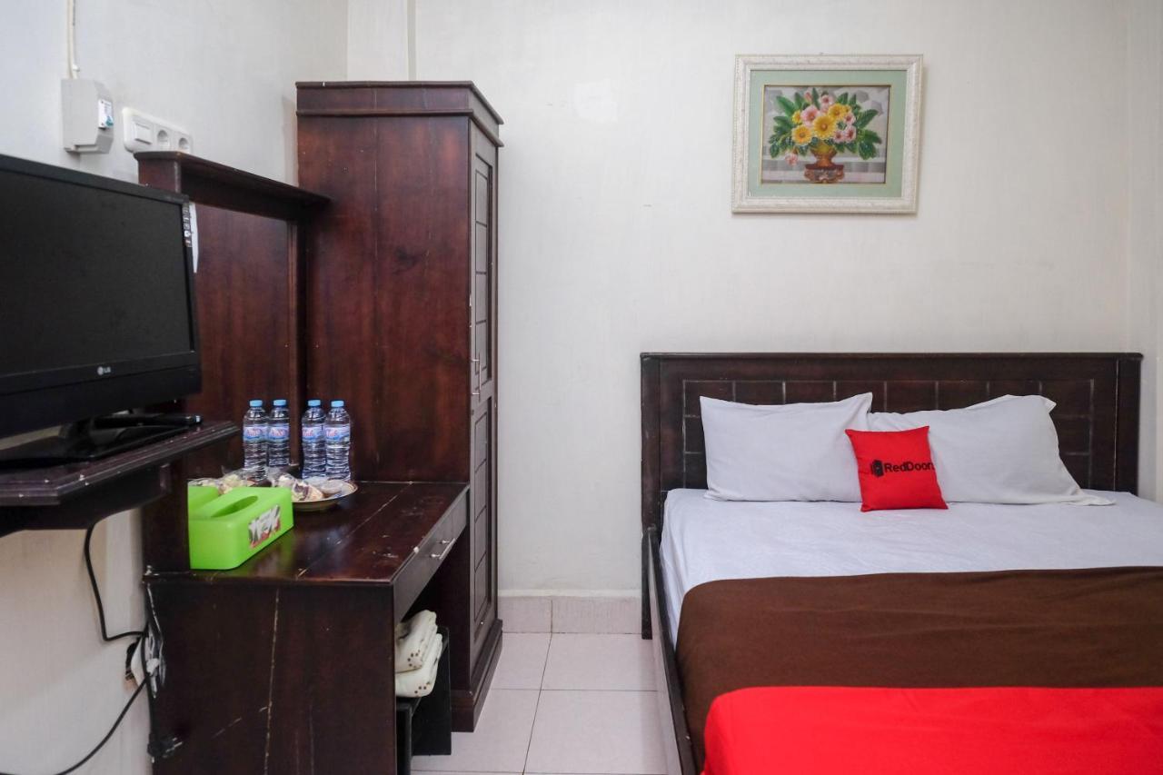 Reddoorz At Hotel Rich Parepare Near Pantai Mattirotasi Exterior photo