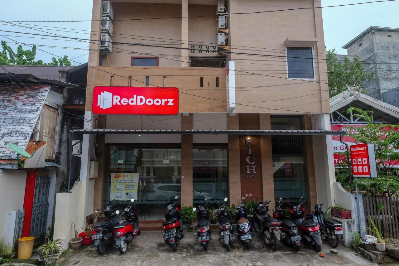 Reddoorz At Hotel Rich Parepare Near Pantai Mattirotasi Exterior photo
